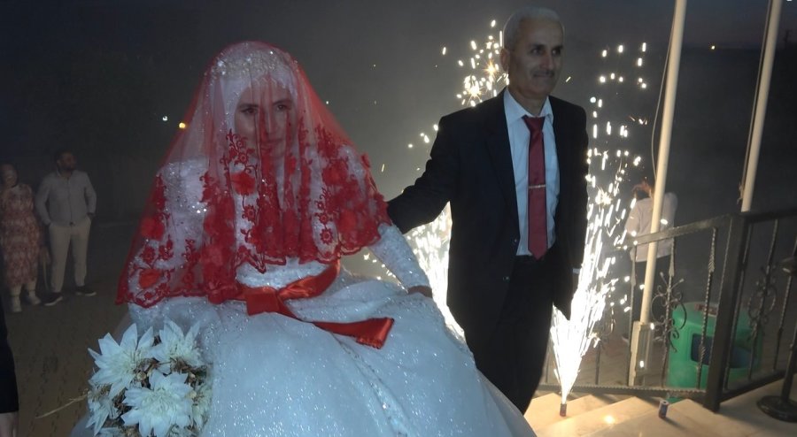 33 Yıl Sonra Gelinlik Ve Damatlık Giydiler