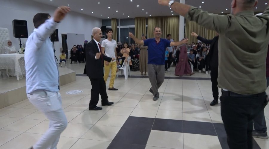 33 Yıl Sonra Gelinlik Ve Damatlık Giydiler