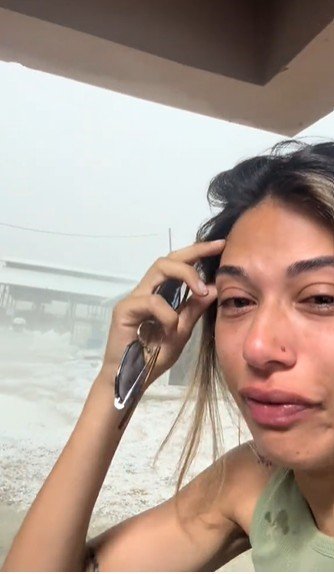 Kadın Üretici Dolu Felaketini Gözyaşlarıyla Anlattı