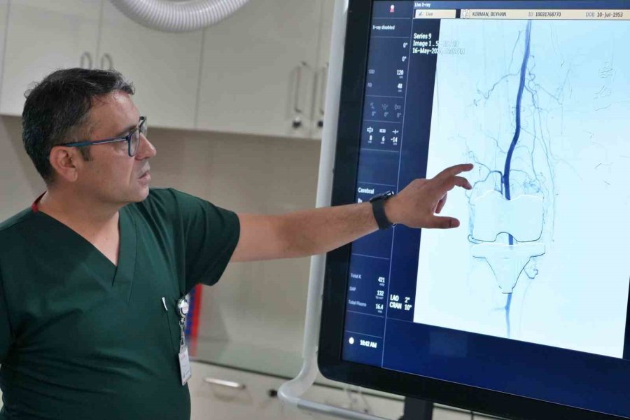 Antalya’da Diz Kireçlenmesine Çift Aşamalı Tedavi: Yürüyemeyen Hasta Ayağa Kalktı