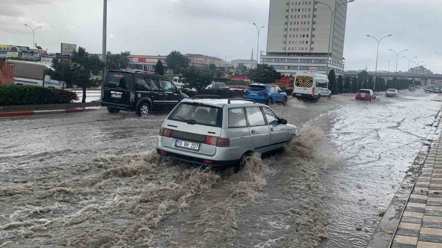 Karaman’da Sağanak Sonrası Yollar Göle Döndü