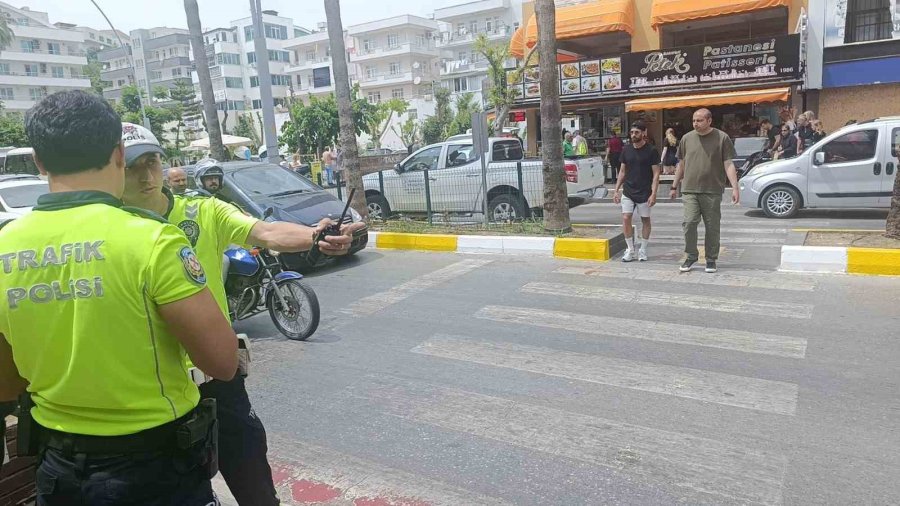 Motosiklete Çarpan Otomobil Sürücüsü Durmayıp Uzaklaştı