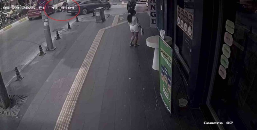 Motosiklete Çarpan Otomobil Sürücüsü Durmayıp Uzaklaştı