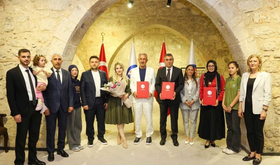 Mersin’de Hayırsever İş İnsanında Eğitime Okul Desteği