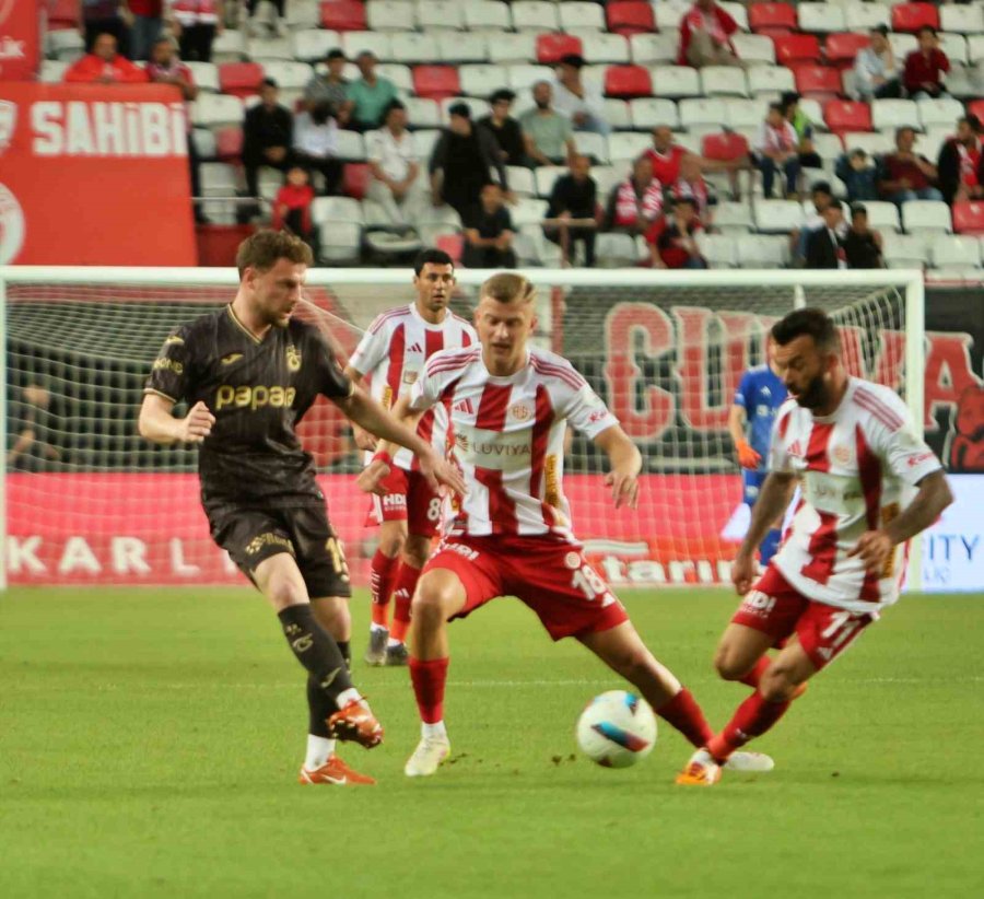 Trendyol Süper Lig: Antalyaspor: 0 - Trabzonspor: 0 (ilk Yarı)