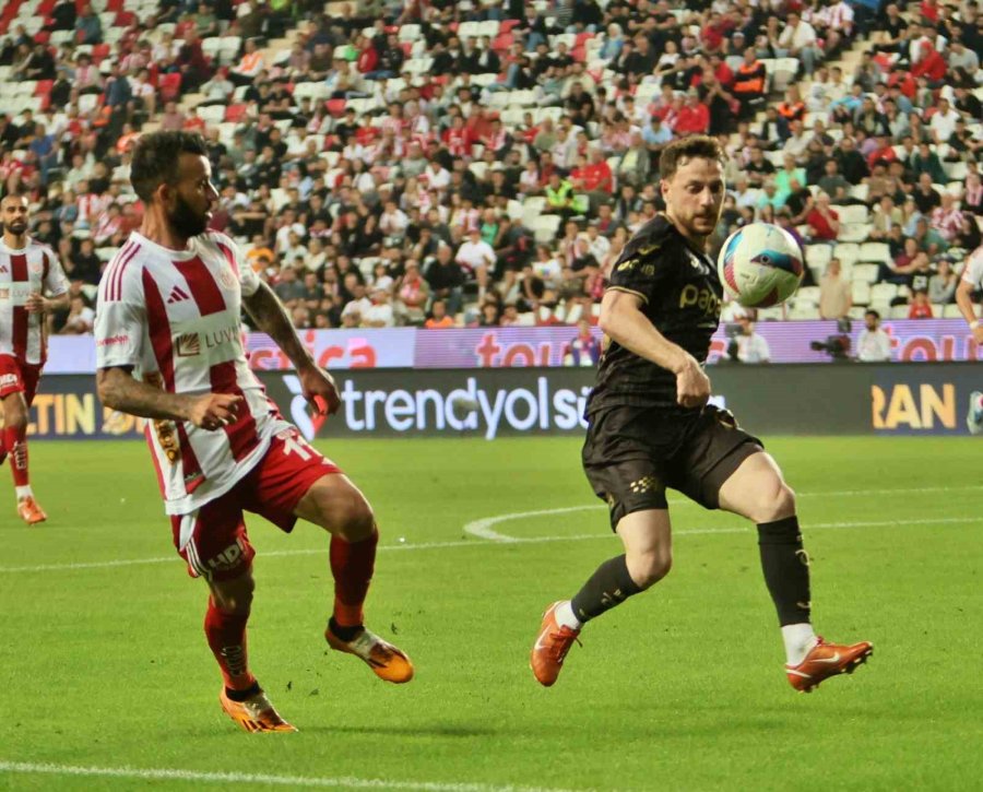 Trendyol Süper Lig: Antalyaspor: 0 - Trabzonspor: 0 (ilk Yarı)