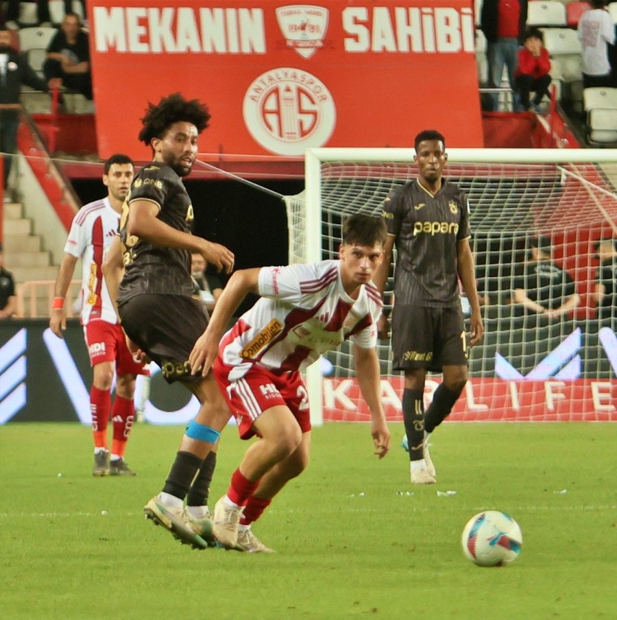 Trendyol Süper Lig: Antalyaspor: 0 - Trabzonspor: 0 (ilk Yarı)