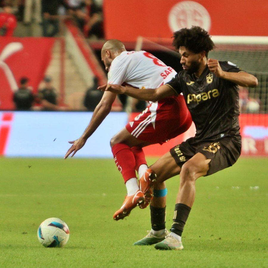 Trendyol Süper Lig: Antalyaspor: 0 - Trabzonspor: 0 (ilk Yarı)