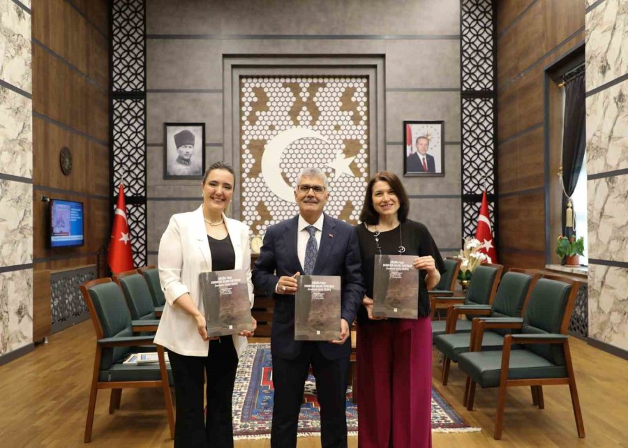 Niğde’de Tepeyran’a Vefa: Ödül Töreni Ve Kitap Tanıtımı Bir Arada Gerçekleşti