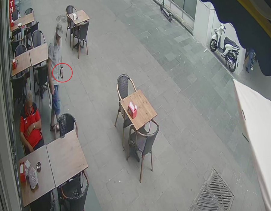 Simitçide Uyudu, Uyanınca Neye Uğradığını Şaşırdı: "adisyon Fişini De Almış"