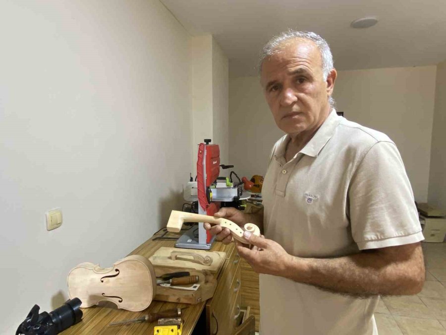 Annesinin Altınlarını Bozdurup Aldığı Keman, Emekliliğinde Mesleği Oldu