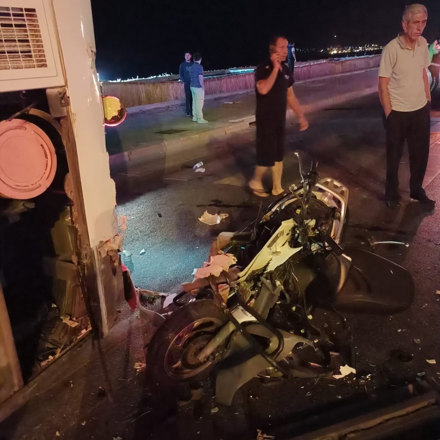 Alanya’da Kırmızı Işıkta Bekleyen Otobüse Çarpan Motosikletin Sürücüsü Hayatını Kaybetti