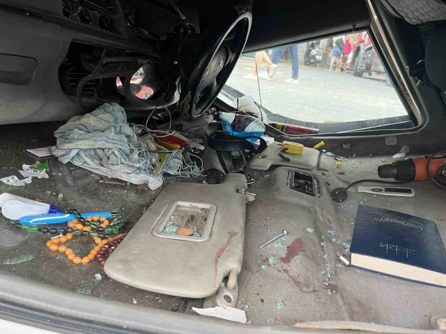 Alanya’da Kontrolden Çıkan Kamyonet Önce Otomobile Çarptı, Ardından Takla Attı: 1 Yaralı