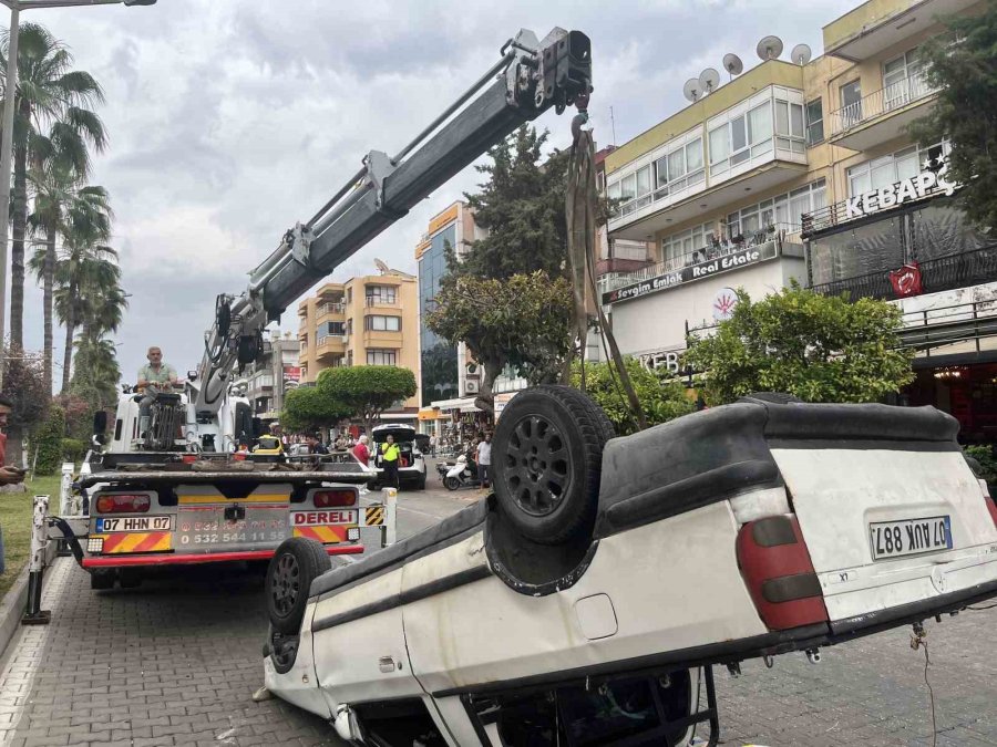Alanya’da Kontrolden Çıkan Kamyonet Önce Otomobile Çarptı, Ardından Takla Attı: 1 Yaralı