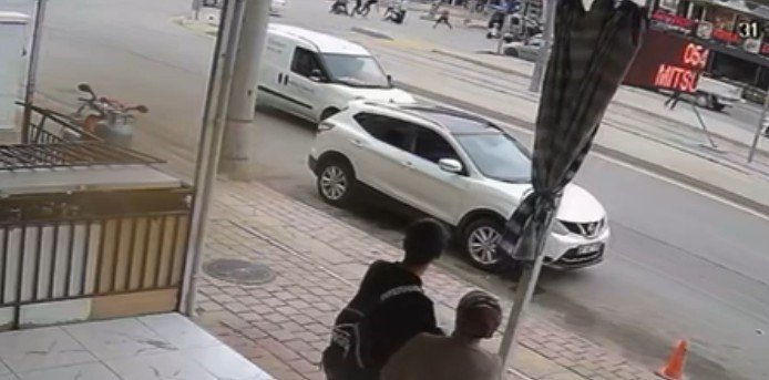 Antalya’da İki Grup Arasında Kanlı Hesaplaşma: 4 Yaralı