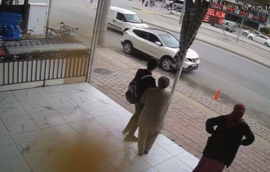 Antalya’da İki Grup Arasında Kanlı Hesaplaşma: 4 Yaralı