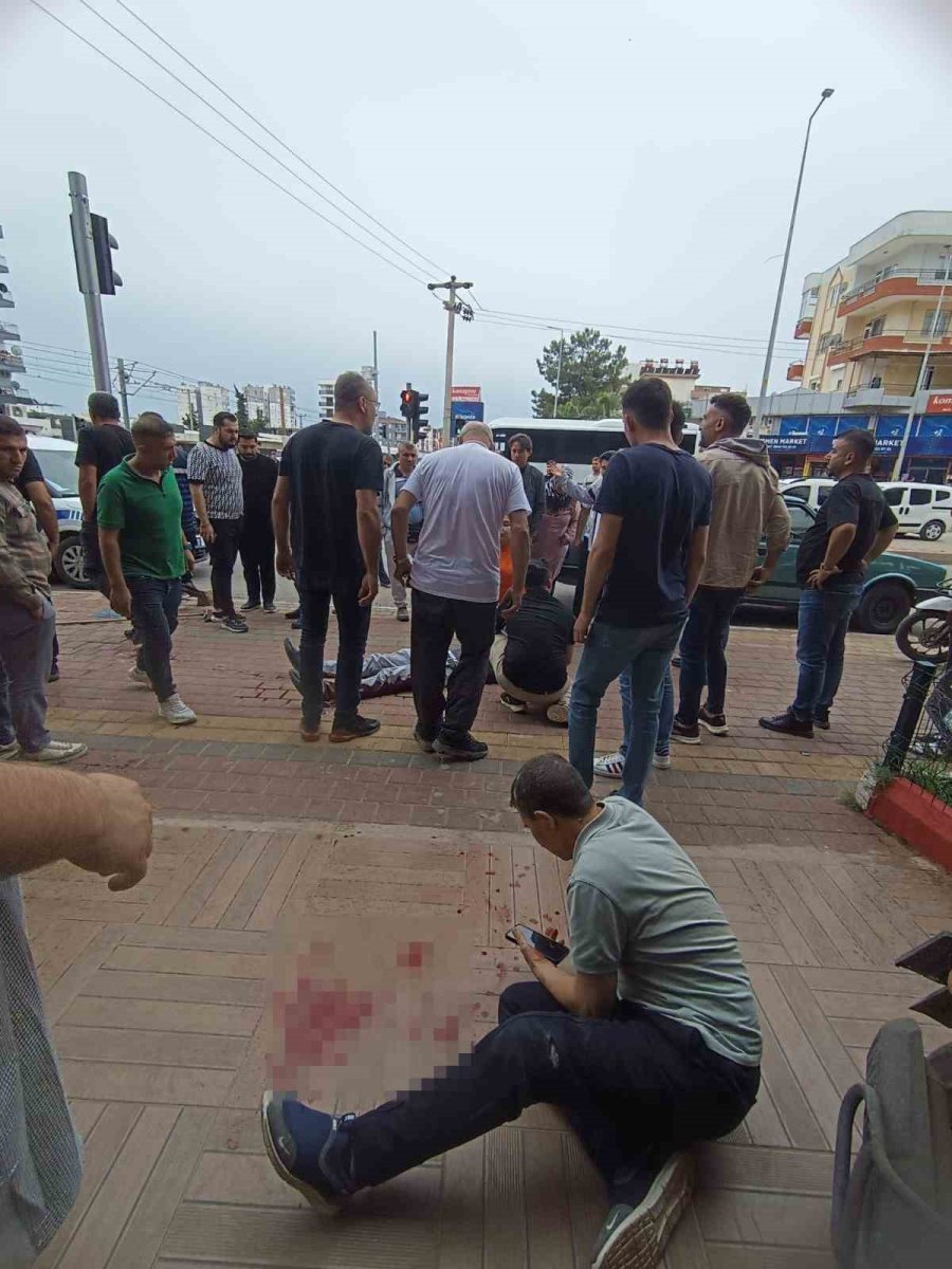 Antalya’da İki Grup Arasında Kanlı Hesaplaşma: 4 Yaralı