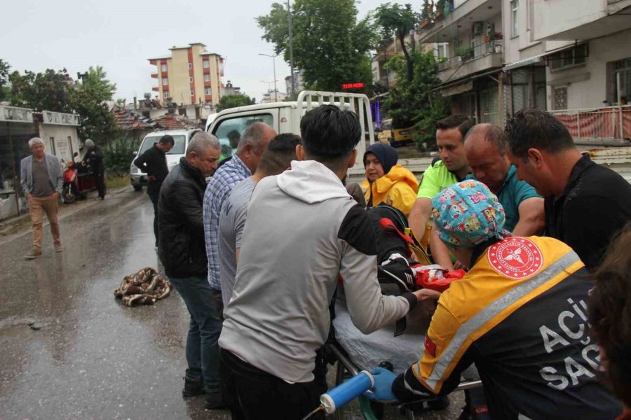 Kamyonet İle Çarpışan Motosikletin Sürücüsü Yaralandı