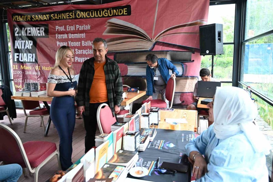 Kemer Kitap Fuarı Başladı