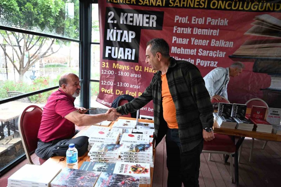 Kemer Kitap Fuarı Başladı