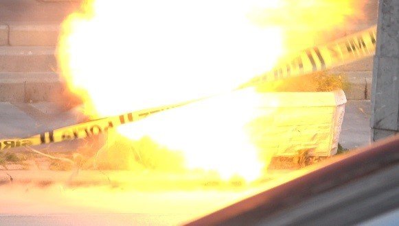 Kaldırıma Bırakılan Şüpheli Oyuncak Ayı Fünye İle Patlatıldı