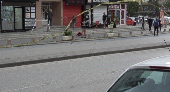 Kaldırıma Bırakılan Şüpheli Oyuncak Ayı Fünye İle Patlatıldı