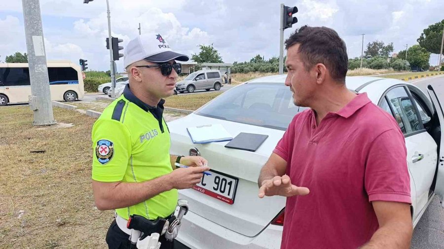 Antalya’da Çarpışan Araçlar Hurdaya Döndü: 1 Yaralı