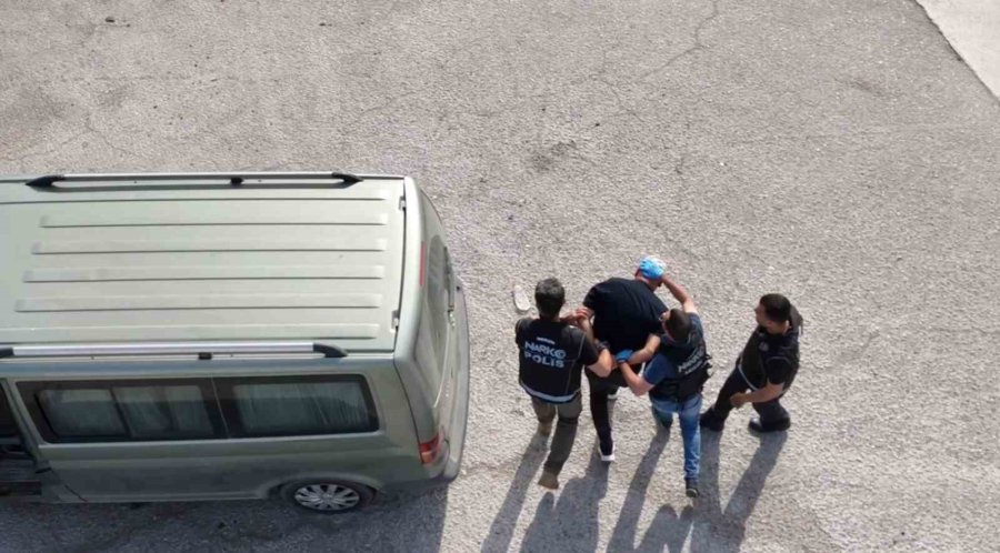 Dronla Takip Edilip Operasyon Yapıldı, Koli Koli Uyuşturucu Çıktı