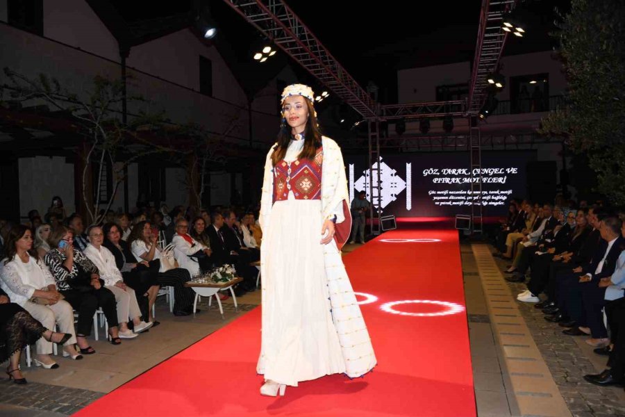 ’yörük Kadınının Sesiz Duygusal Mektubu Ala Çuval’ Eski Çırçır Fabrikasında Hayat Buldu