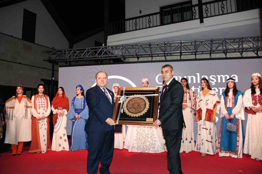 ’yörük Kadınının Sesiz Duygusal Mektubu Ala Çuval’ Eski Çırçır Fabrikasında Hayat Buldu