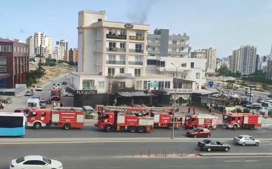Mersin’de Korkutan Yangın: Patlama Sesleri İle Alevler Yükseldi
