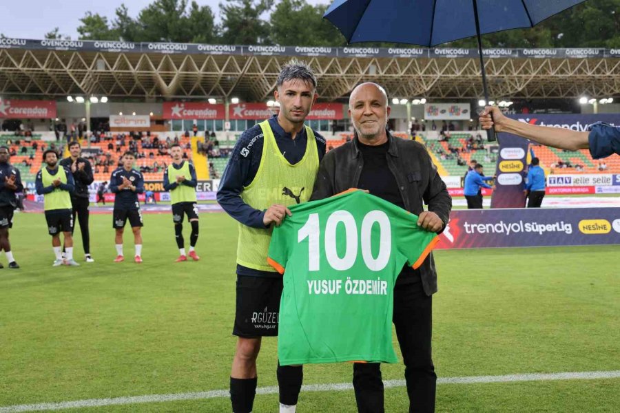 Trendyol Süper Lig: Alanyaspor: 1 - Sivasspor: 0 (ilk Yarı)