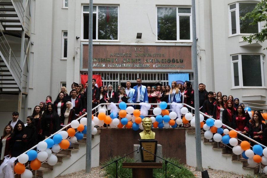 Aü Sağlık Hizmetleri Myo Öğrencileri Mezun Oldu