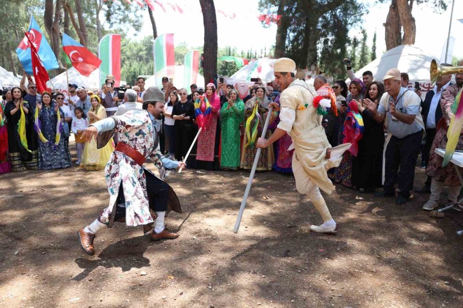 4. Uluslararası Yörük Türkmen Festivali’nde Genç Çifte Yörük Gelenekleriyle Kına Töreni
