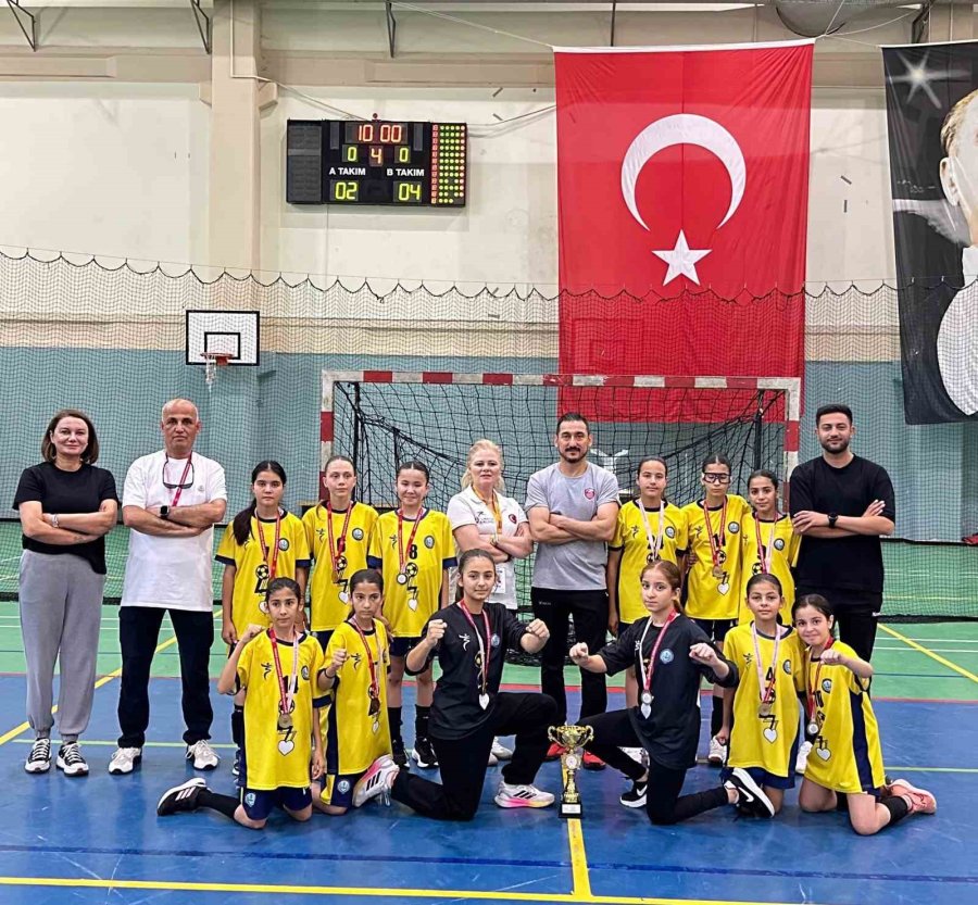 Nadire Konuk-ali Oğuz Konuk Ortaokulu Türkiye Şampiyonu