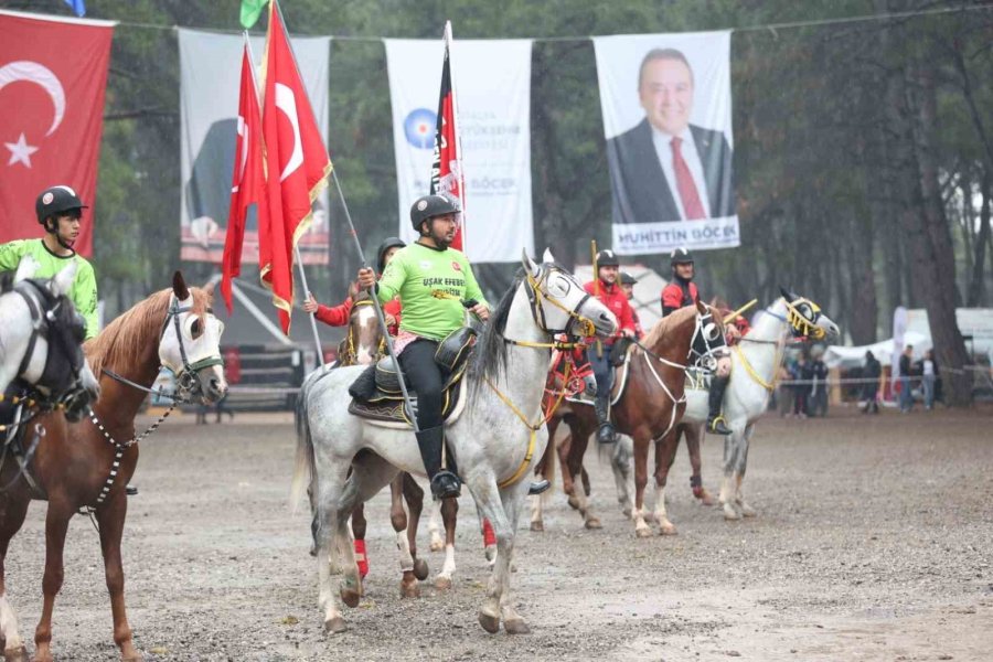 4. Uluslararası Antalya Yörük Türkmen Festivali’nde Funda Arar Coşkusu