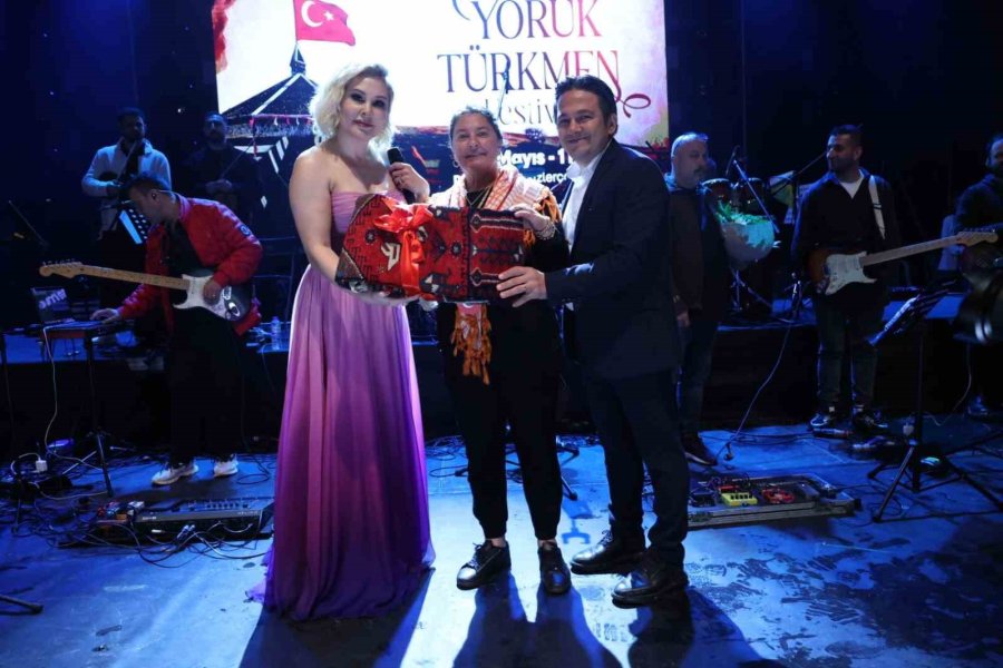 4. Uluslararası Antalya Yörük Türkmen Festivali’nde Funda Arar Coşkusu