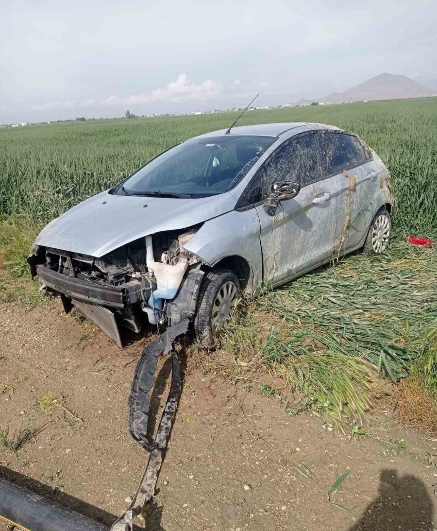 Karaman’da Otomobil Tarlaya Devrildi: 1 Yaralı