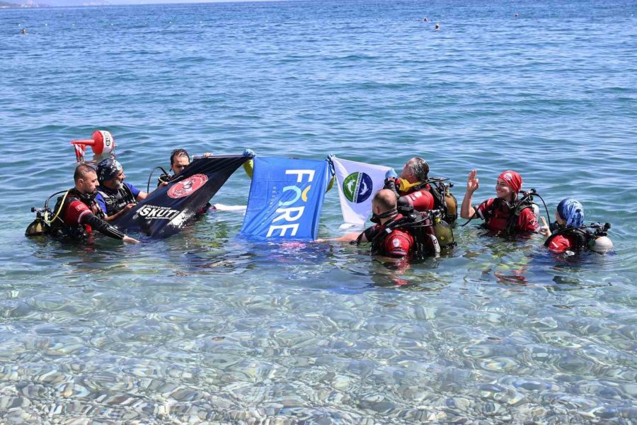 Kemer’de Deniz Dibi Ve Sahil Temizliği Etkinliği