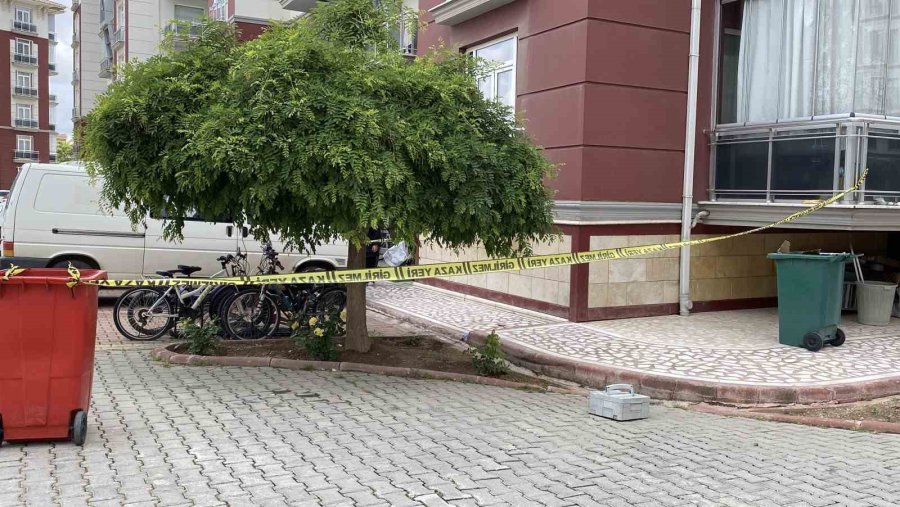 Apartmanın 5’inci Katından Düşen 2 Yaşındaki Çocuk Hayatını Kaybetti