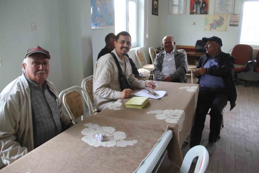 Konya’da Mahalle Sakinleri Muhtarlarını Seçmek İçin Sandık Başına Gitti