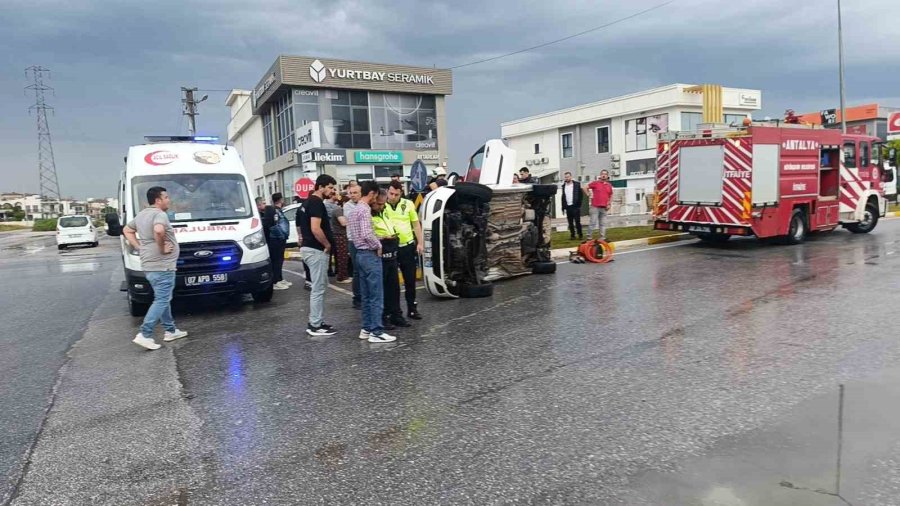 Kavşakta Çarpıştığı Otomobilin Devrilmesine Sebep Oldu, Sürücü 1.18 Promil Alkollü Çıktı