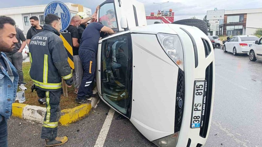 Kavşakta Çarpıştığı Otomobilin Devrilmesine Sebep Oldu, Sürücü 1.18 Promil Alkollü Çıktı