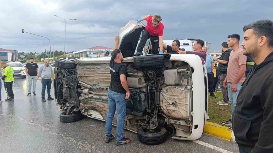 Kavşakta Çarpıştığı Otomobilin Devrilmesine Sebep Oldu, Sürücü 1.18 Promil Alkollü Çıktı