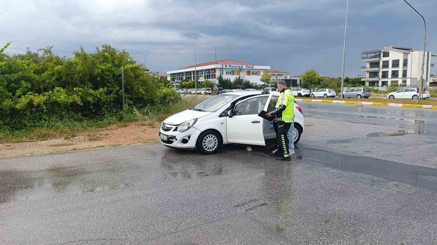 Kavşakta Çarpıştığı Otomobilin Devrilmesine Sebep Oldu, Sürücü 1.18 Promil Alkollü Çıktı