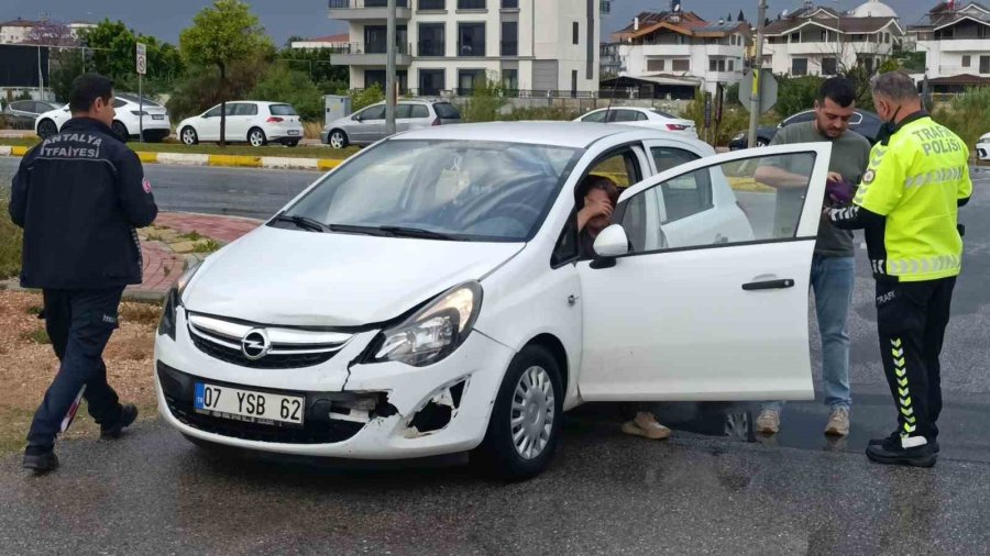 Kavşakta Çarpıştığı Otomobilin Devrilmesine Sebep Oldu, Sürücü 1.18 Promil Alkollü Çıktı