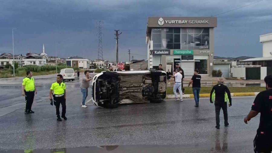Kavşakta Çarpıştığı Otomobilin Devrilmesine Sebep Oldu, Sürücü 1.18 Promil Alkollü Çıktı