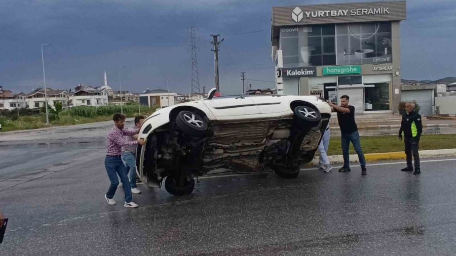 Kavşakta Çarpıştığı Otomobilin Devrilmesine Sebep Oldu, Sürücü 1.18 Promil Alkollü Çıktı