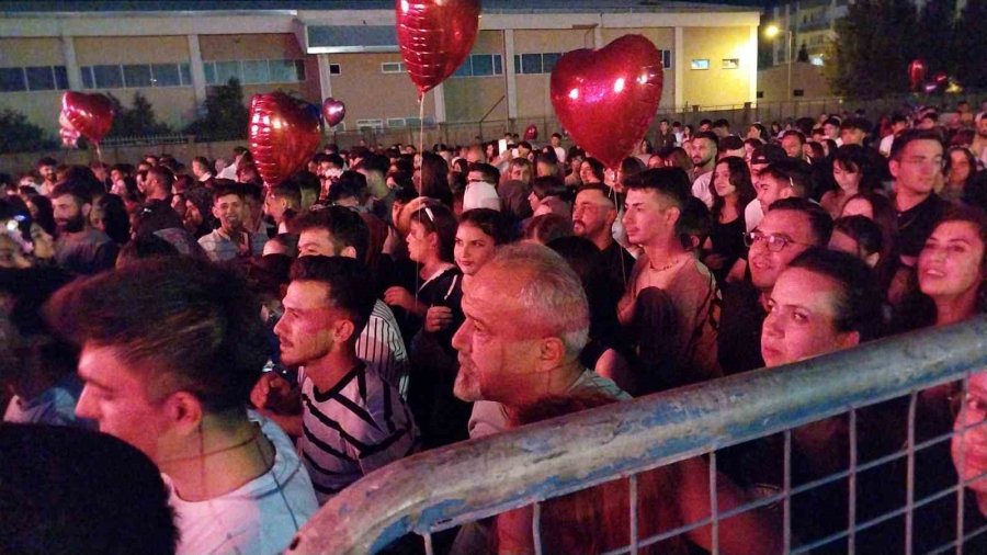 Mut Kayısı Festivalinde Sanatçı Bilal Sonses Ve Zeynep Bastık Hayranlarını Coşturdu