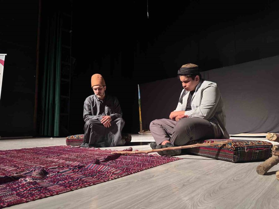 ’bir Gönül Yolculuğu Yunus Emre’ Oyunu İzleyicilerden Tam Not Aldı